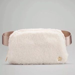 lululemon Everywhere Belt Bag